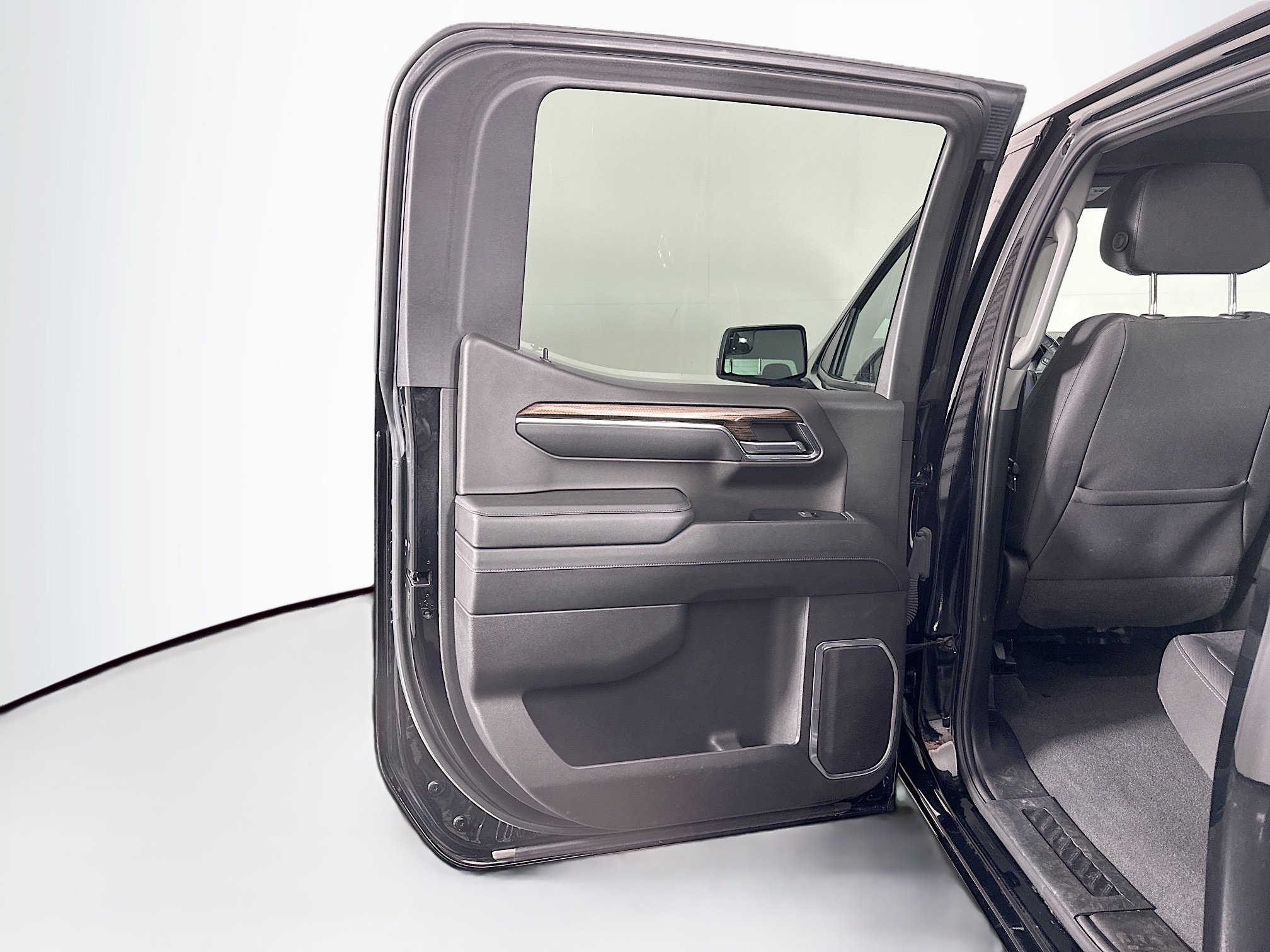 Used 2024 Chevrolet Silverado 1500 LT image 25