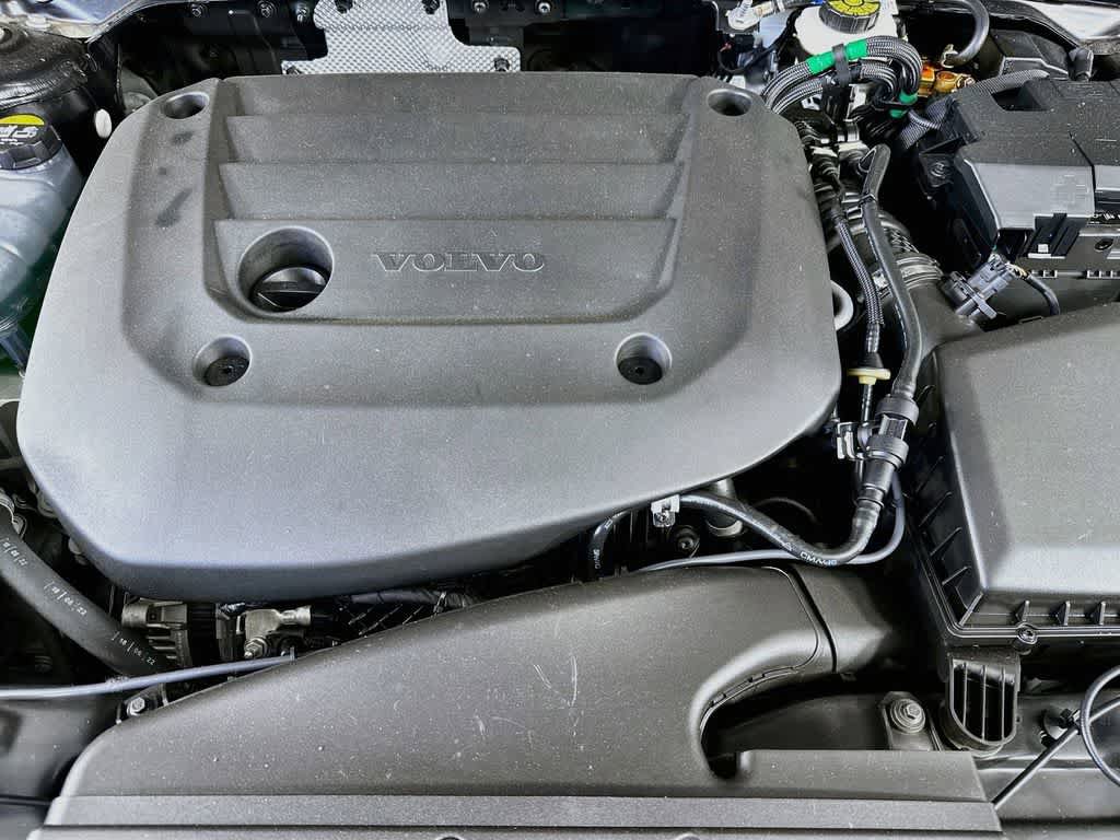 Used 2023 Volvo XC40 B5 Plus AWD/4WD image 9