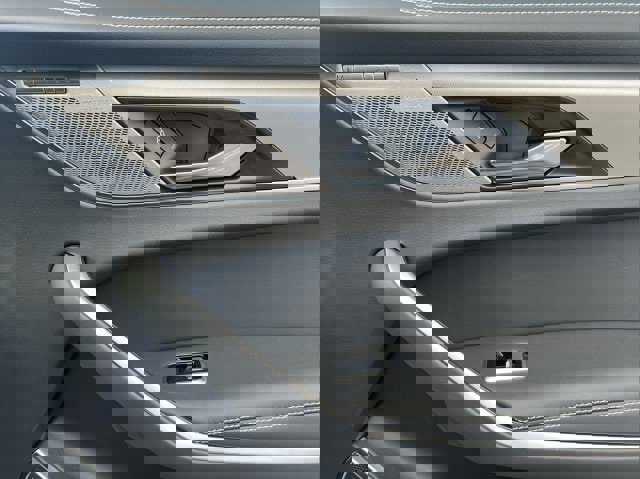 Certified 2025 Jaguar F-PACE R-Dynamic S image 22