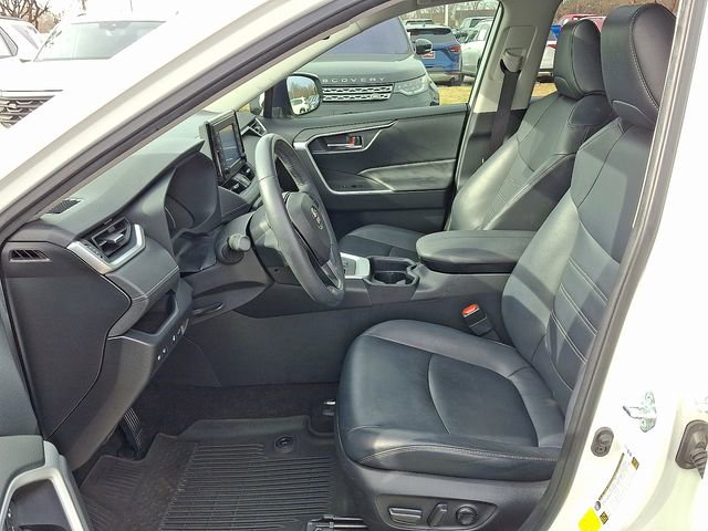 Used 2020 Toyota RAV4 XLE Premium image 10