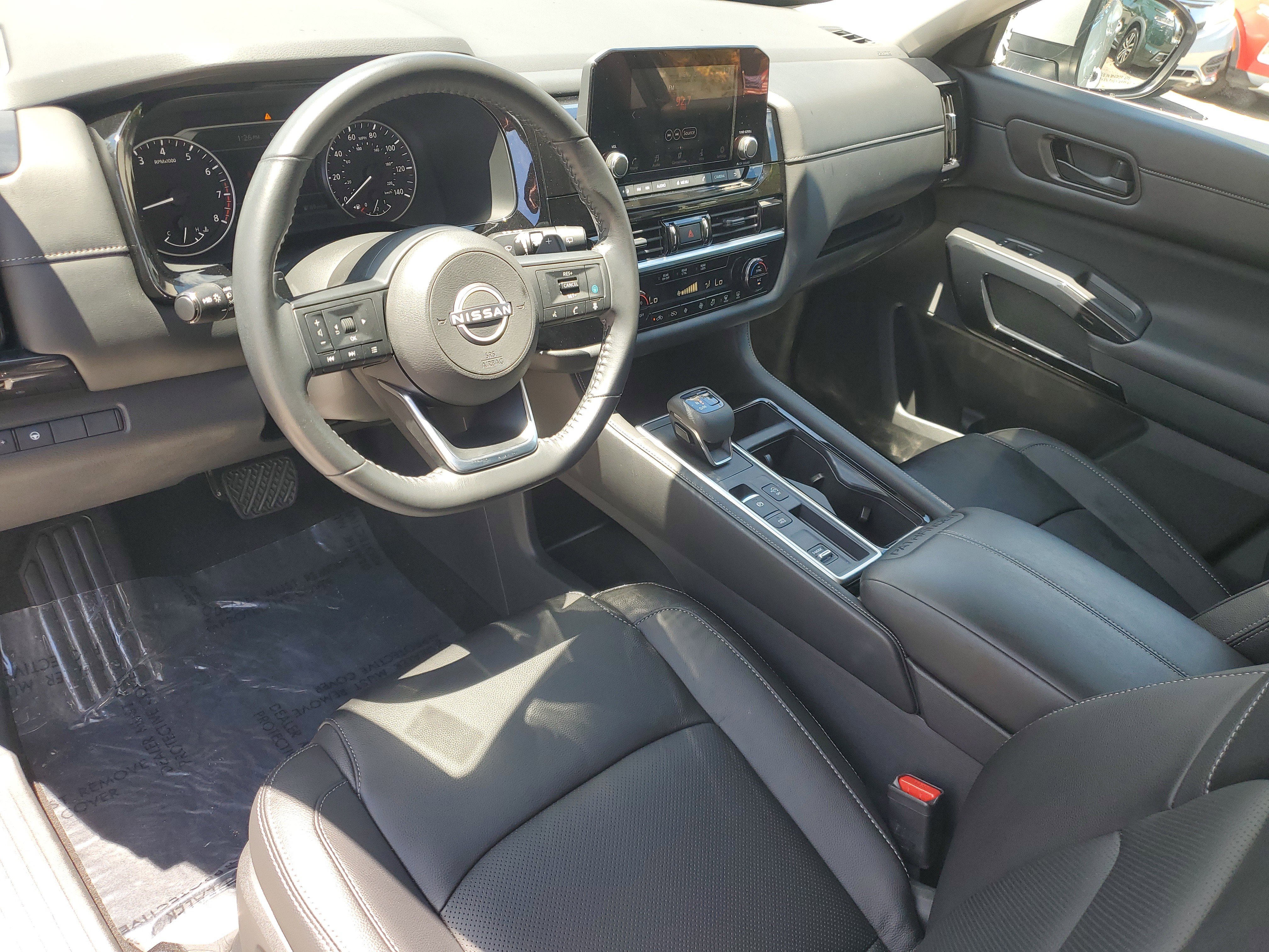 Used 2024 Nissan Pathfinder SV image 7