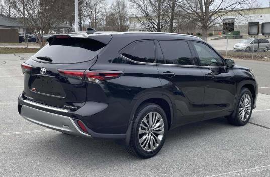 Used 2024 Toyota Highlander Platinum image 16