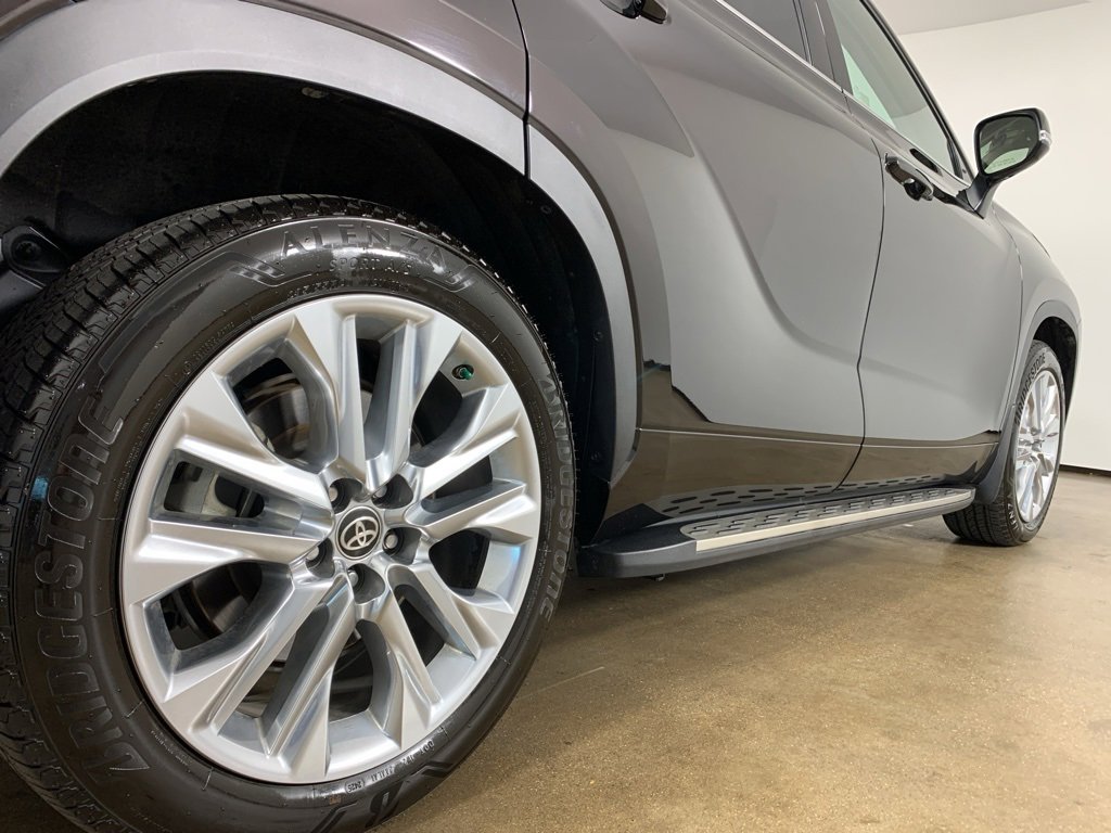 Used 2022 Toyota Highlander Limited image 9