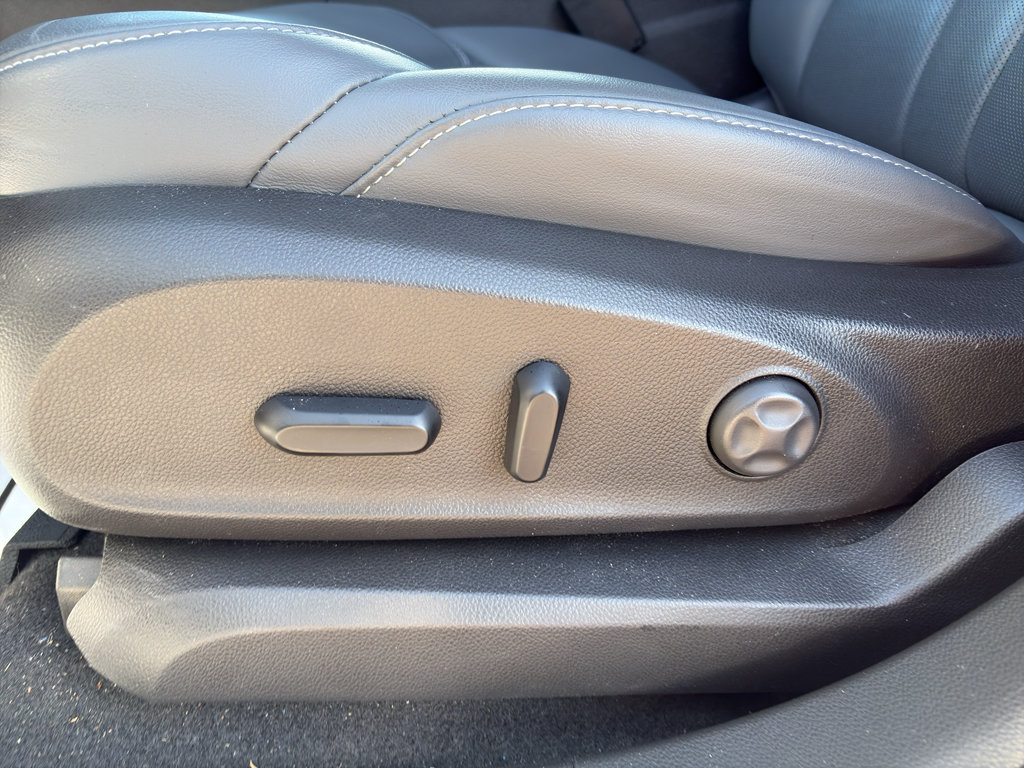Used 2020 Buick Envision Essence w/ LPO, Cargo Package FWD image 12