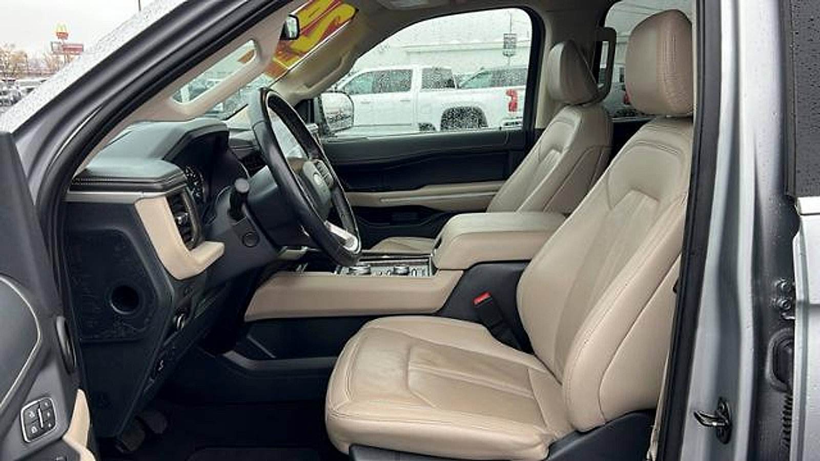 Used 2024 Ford Expedition Limited image 32