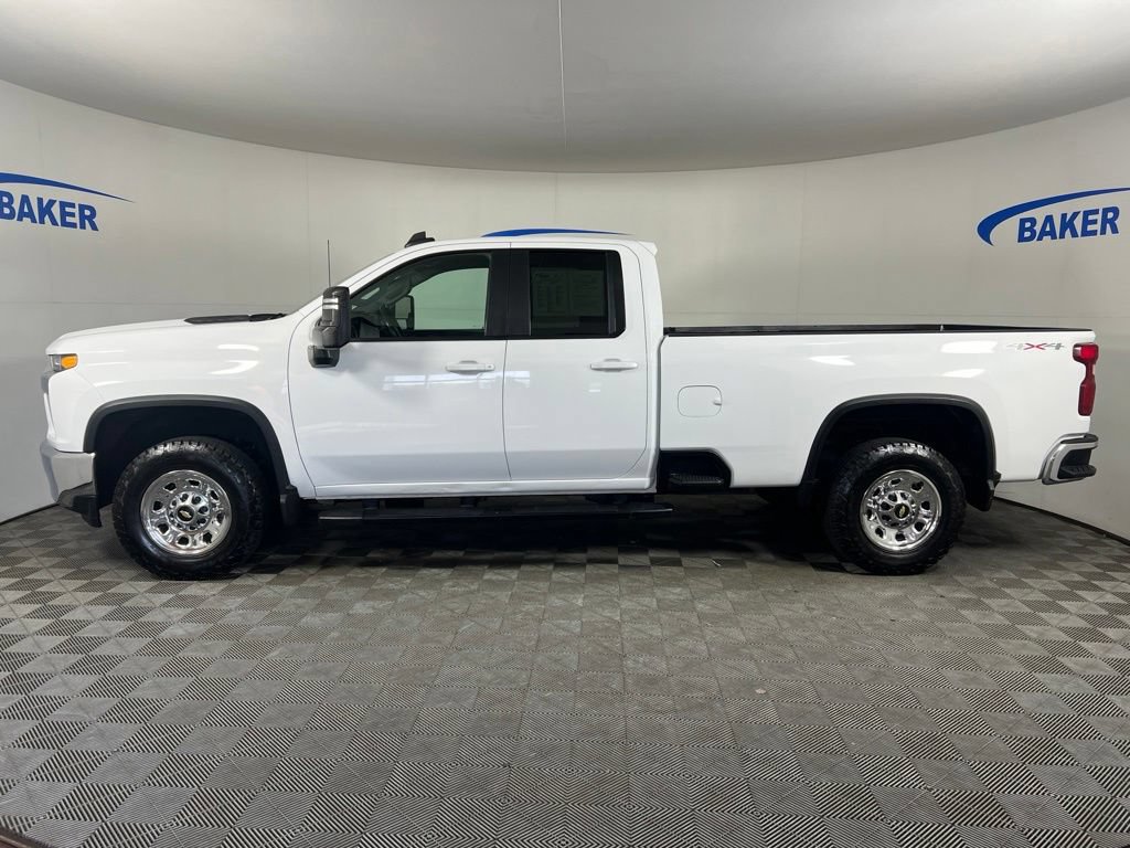 Used 2020 Chevrolet Silverado 2500 LT AWD/4WD image 2