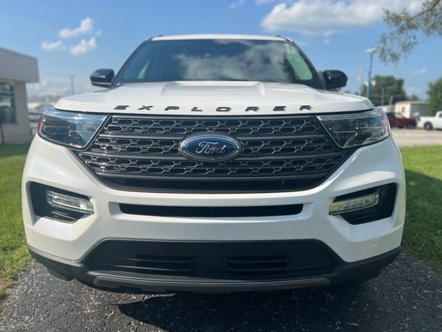Used 2023 Ford Explorer XLT w/ Equipment Group 202A AWD/4WD image 3