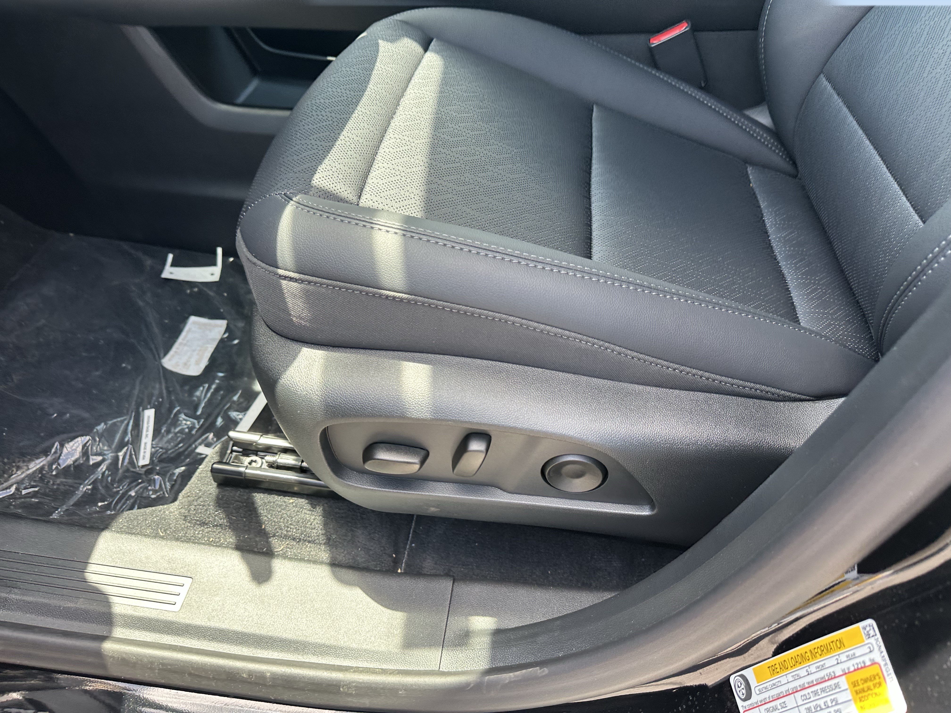 New 2026 Chevrolet Equinox LT w/ Convenience Package II AWD/4WD image 9