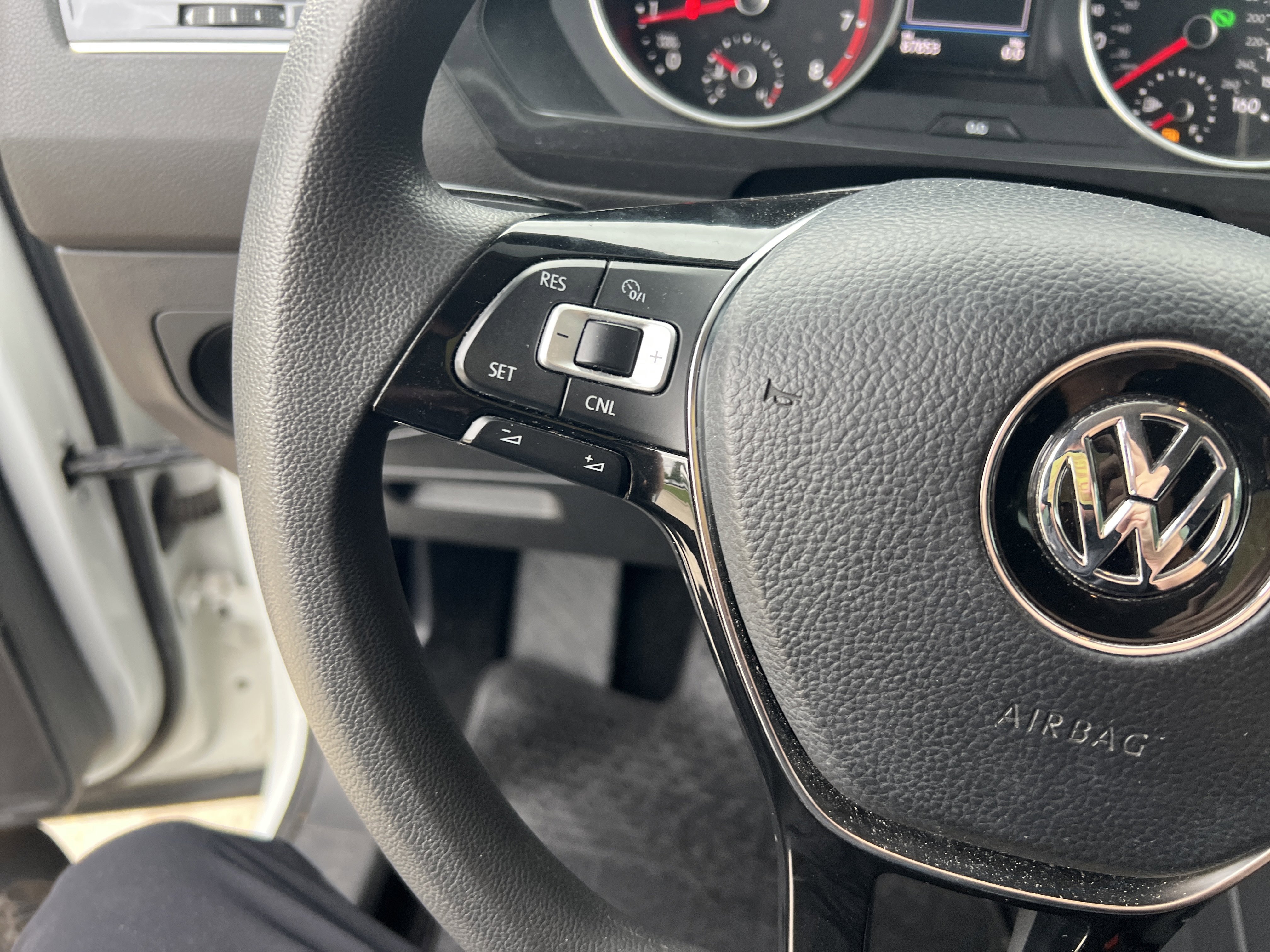 Used 2018 Volkswagen Tiguan S FWD image 17
