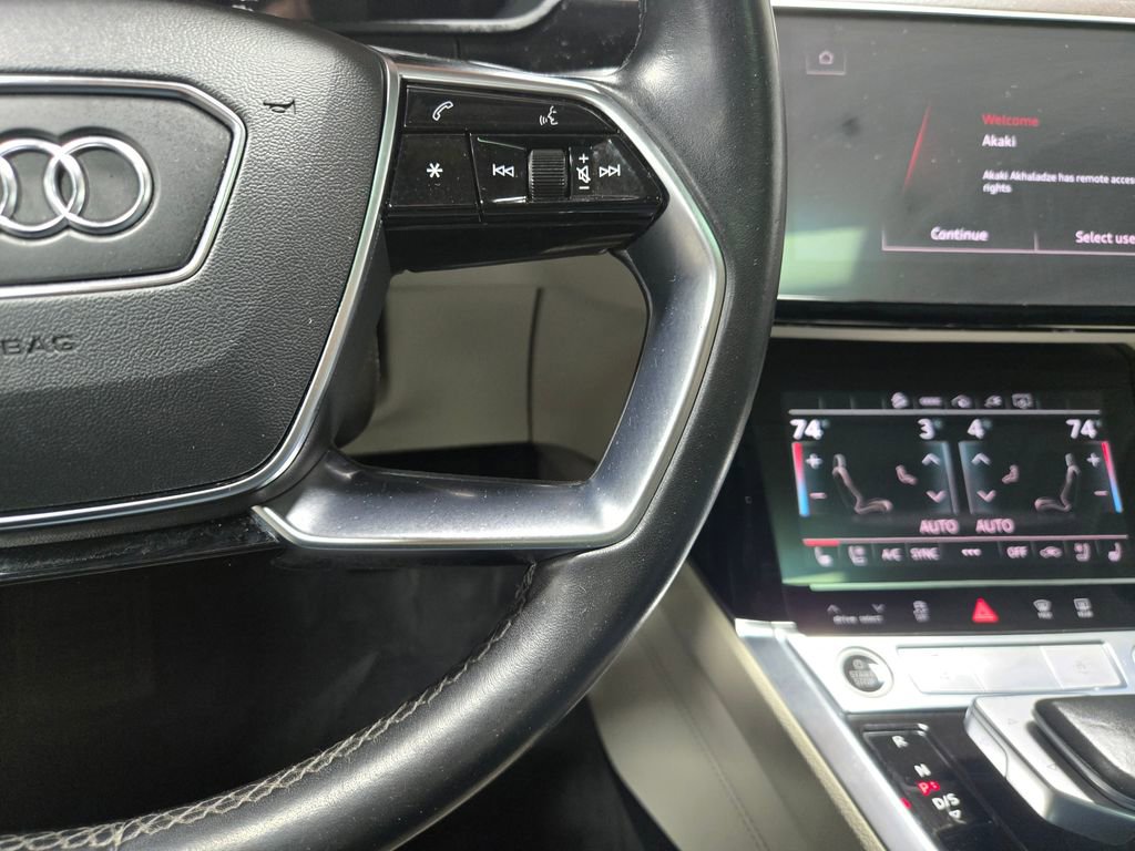 Used 2022 Audi e-tron Premium Plus w/ Premium Plus Package image 16