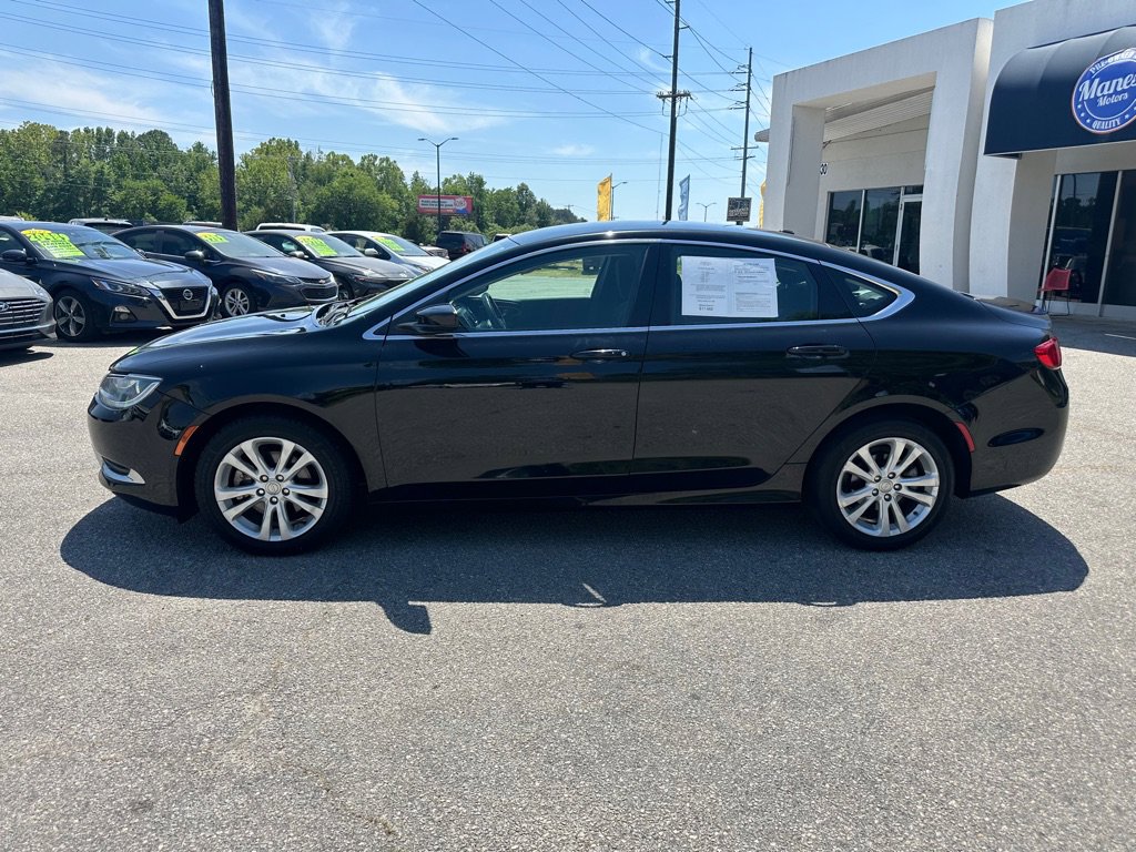 Used 2015 Chrysler 200 Limited w/ Convenience Group image 2