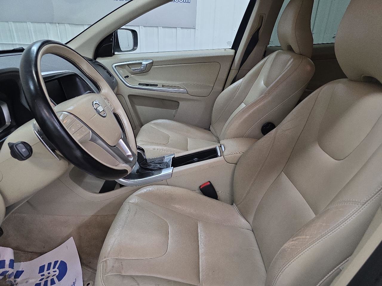 Used 2015 Volvo XC60 T6 AWD/4WD image 21