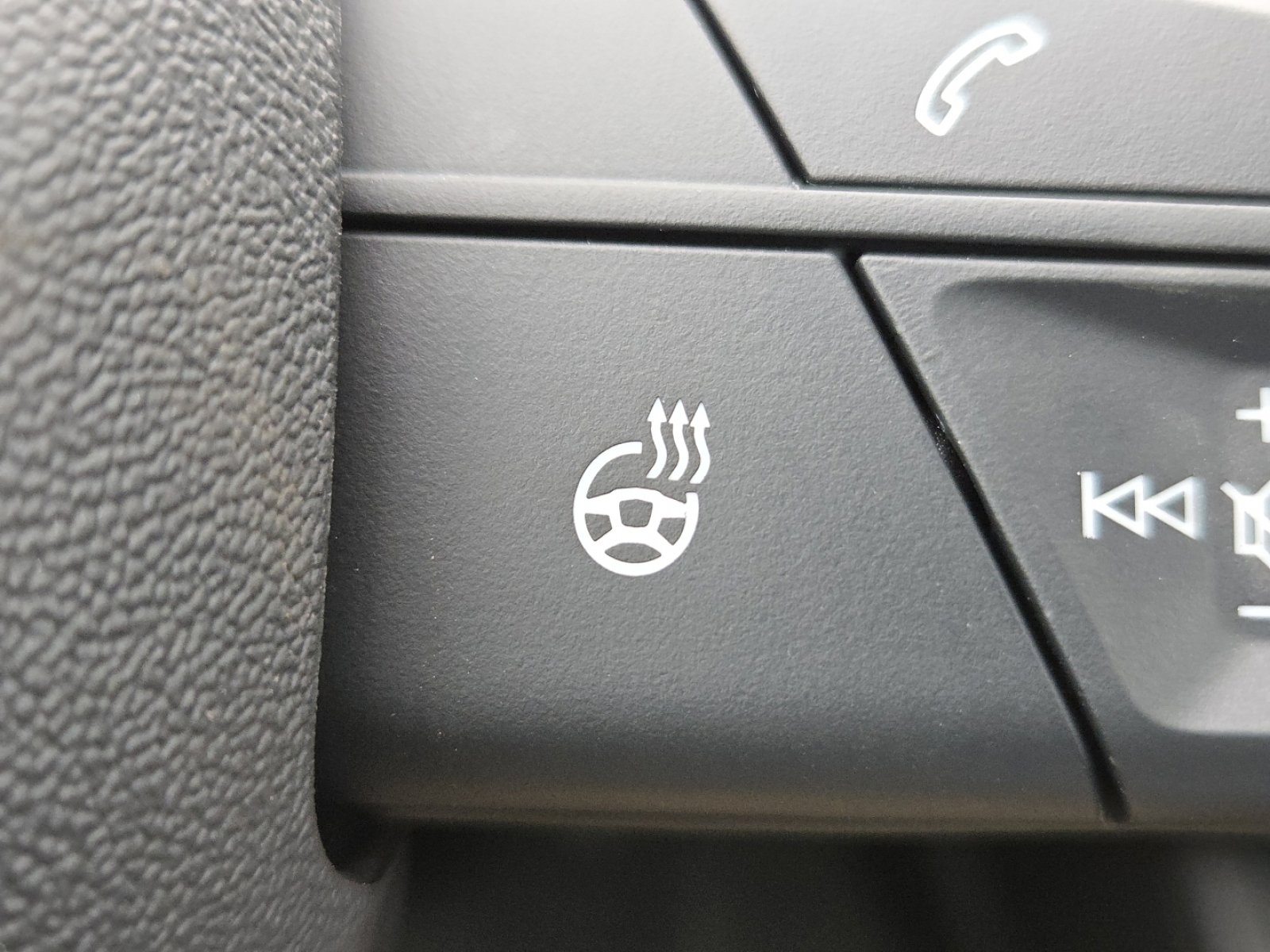 Used 2023 Audi Q5 2.0T Premium w/ Convenience Package image 4