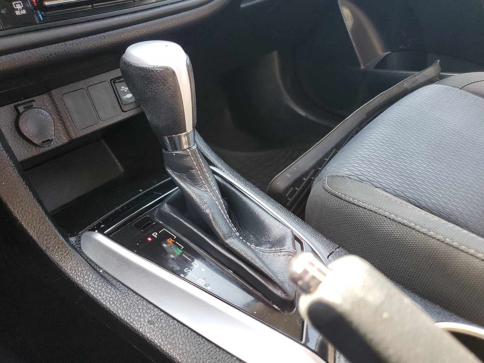 Used 2018 Toyota Corolla LE FWD image 24