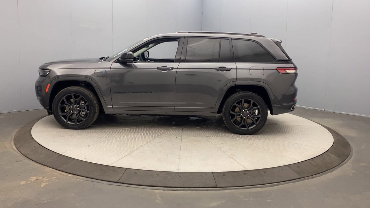 Used 2023 Jeep Grand Cherokee 30th Anniversary AWD/4WD image 2