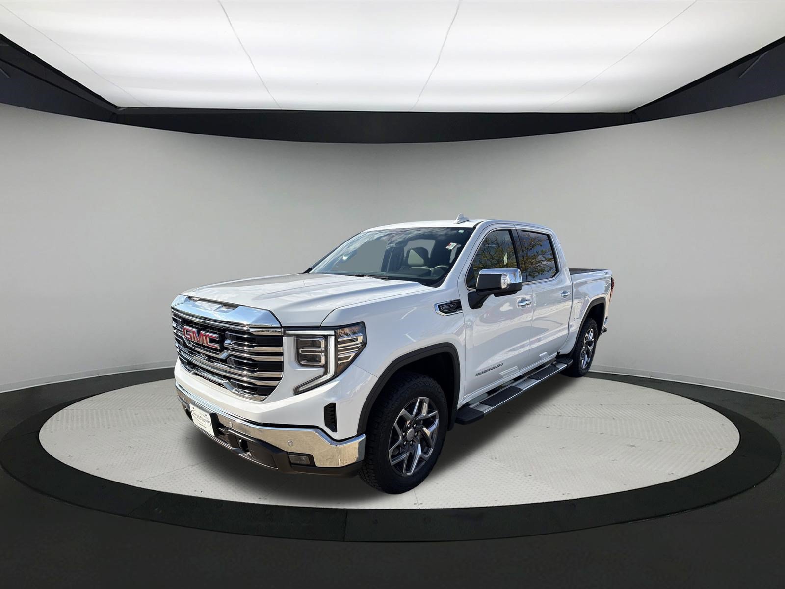 Used 2025 GMC Sierra 1500 SLT w/ SLT Premium Plus Package AWD/4WD image 4