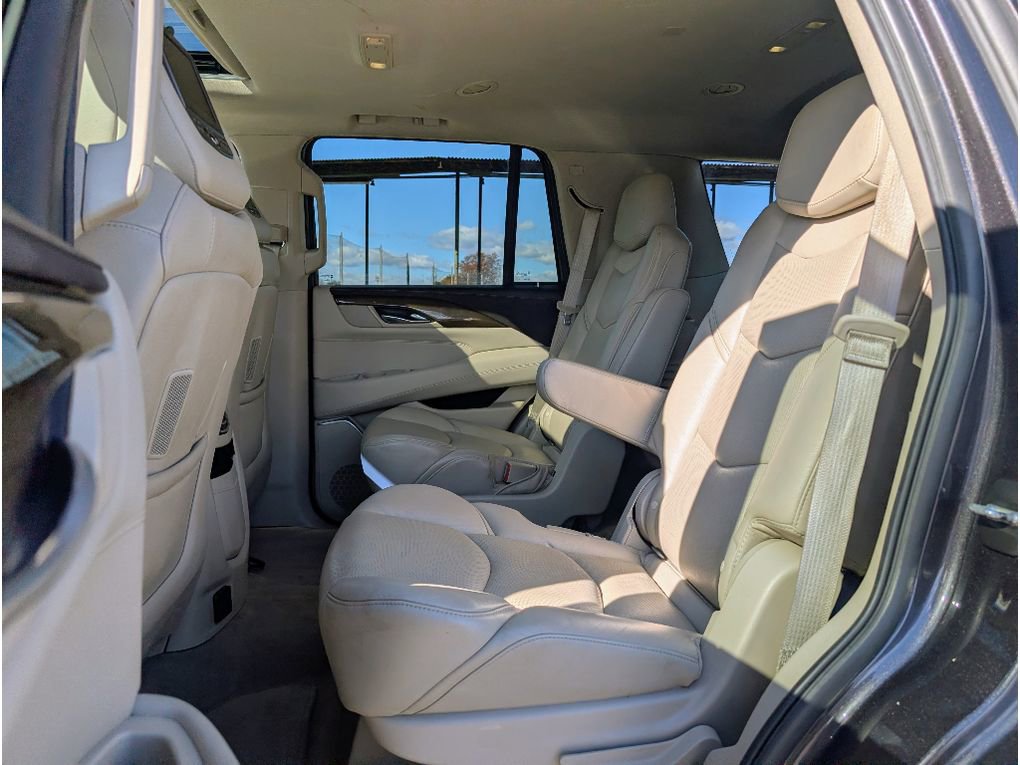 Used 2018 Cadillac Escalade Luxury image 16