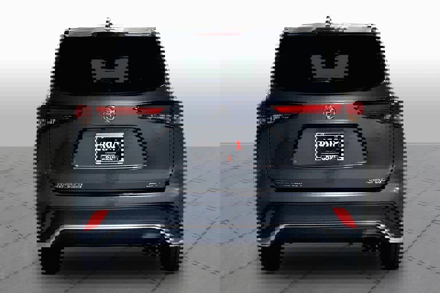 Used 2023 Toyota Highlander XSE AWD/4WD image 4