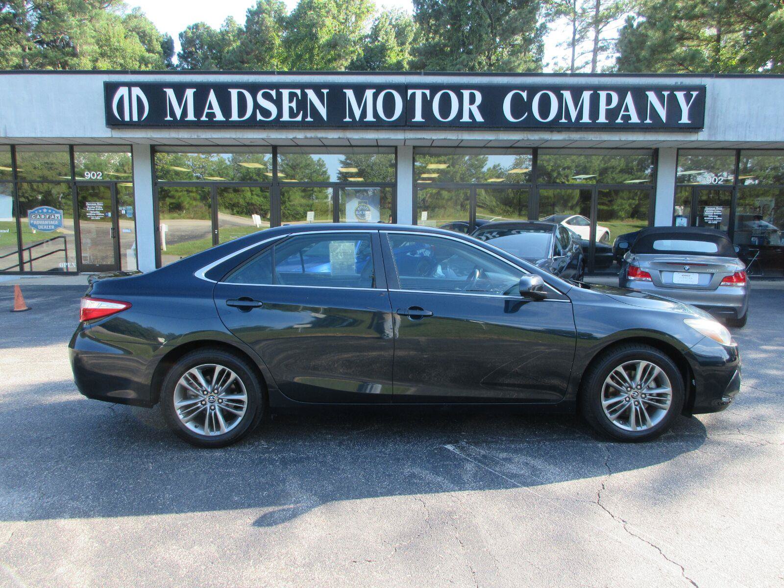 Used 2016 Toyota Camry SE w/ Moonroof Package FWD image 4