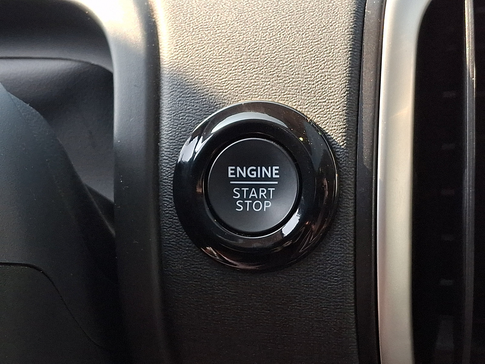 Certified 2025 Ford Expedition Active AWD/4WD image 27