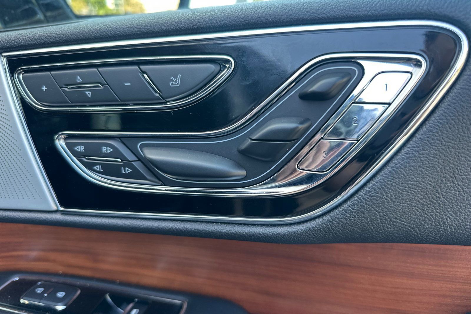 Used 2019 Lincoln Navigator L Reserve image 21