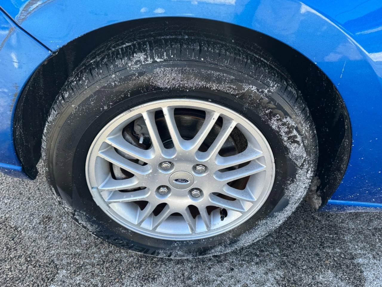 Used 2010 Ford Focus SE image 6