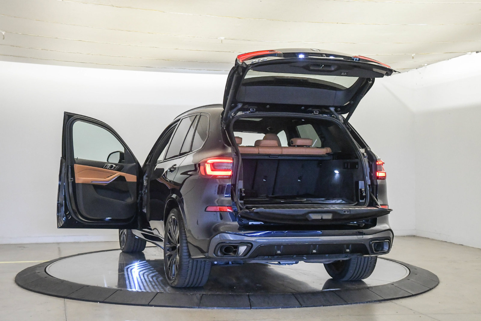 Certified 2023 BMW X5 xDrive40i w/ M Sport Package AWD/4WD image 24