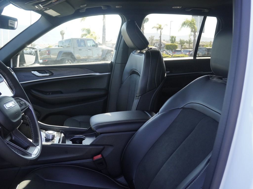 New 2026 Jeep Grand Cherokee Altitude image 20