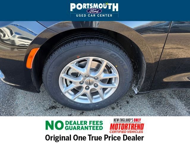 Used 2024 Chrysler Pacifica Touring-L image 31