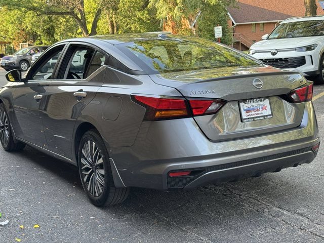 Used 2024 Nissan Altima 2.5 SV FWD image 19
