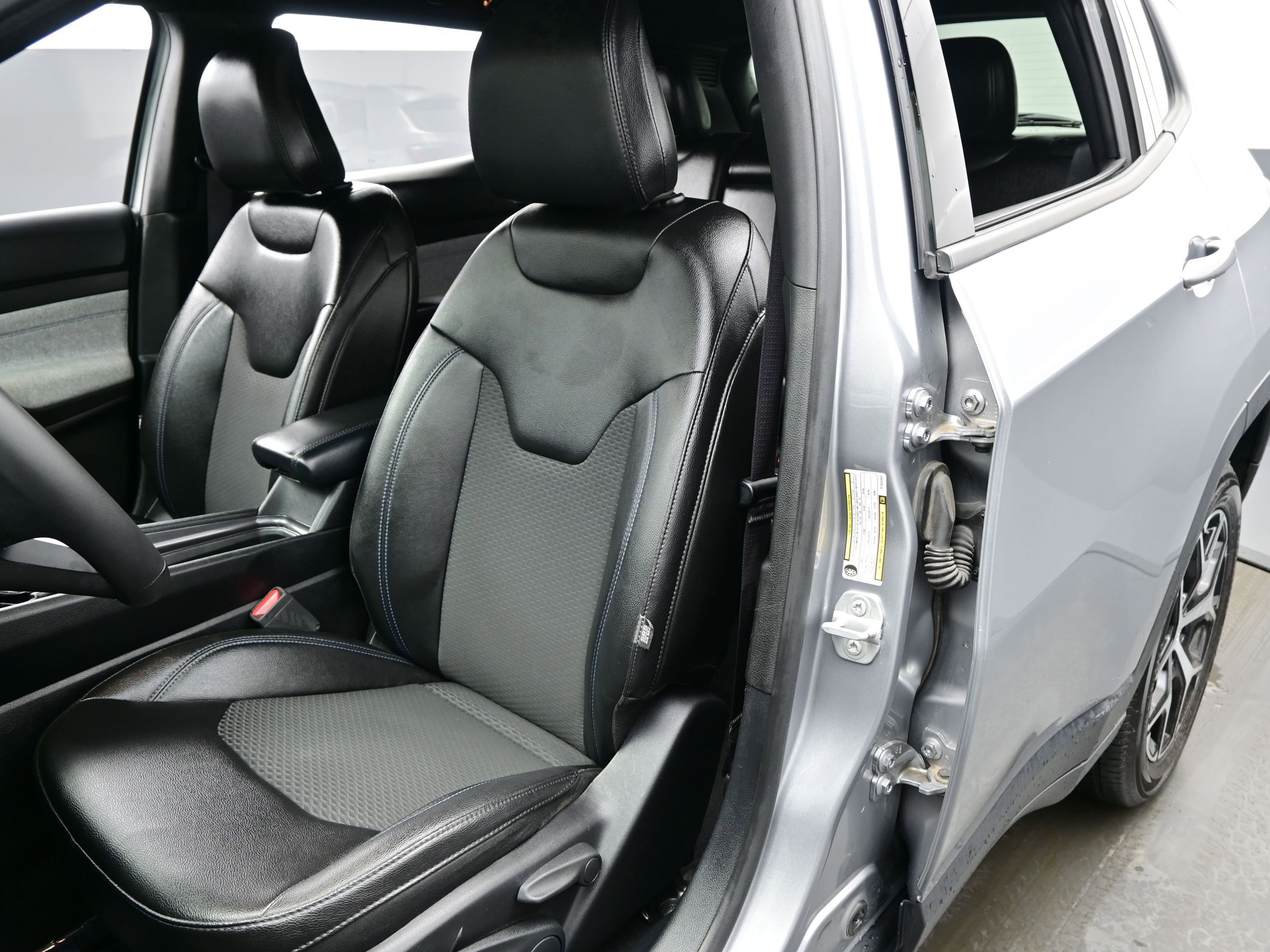 Used 2024 Jeep Compass Latitude AWD/4WD image 12