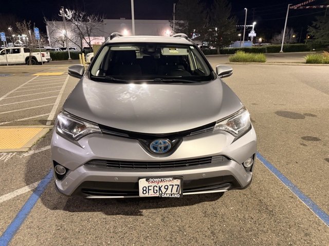 Used 2018 Toyota RAV4 XLE image 2