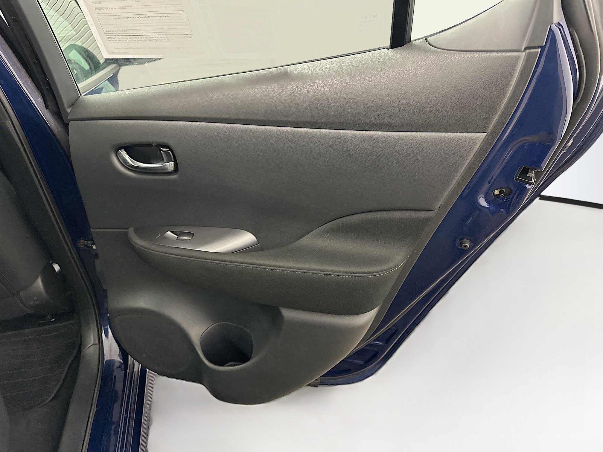 Used 2025 Nissan Leaf S image 30