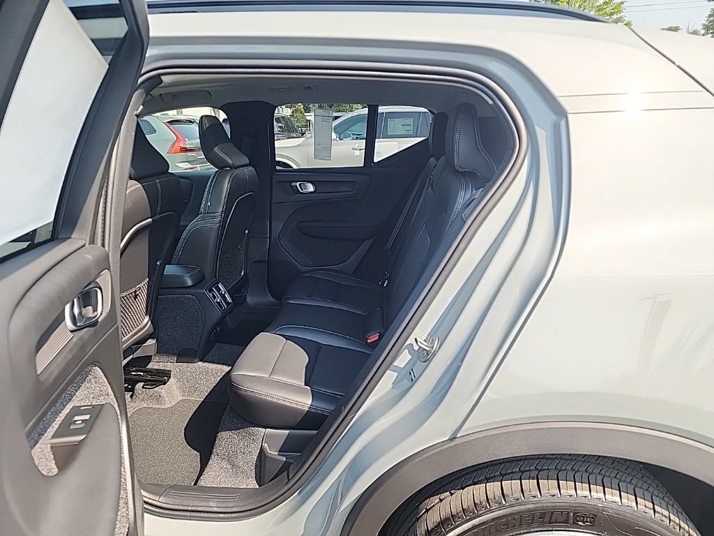 New 2026 Volvo XC40 B5 Plus w/ Protection Package Premier AWD/4WD image 5