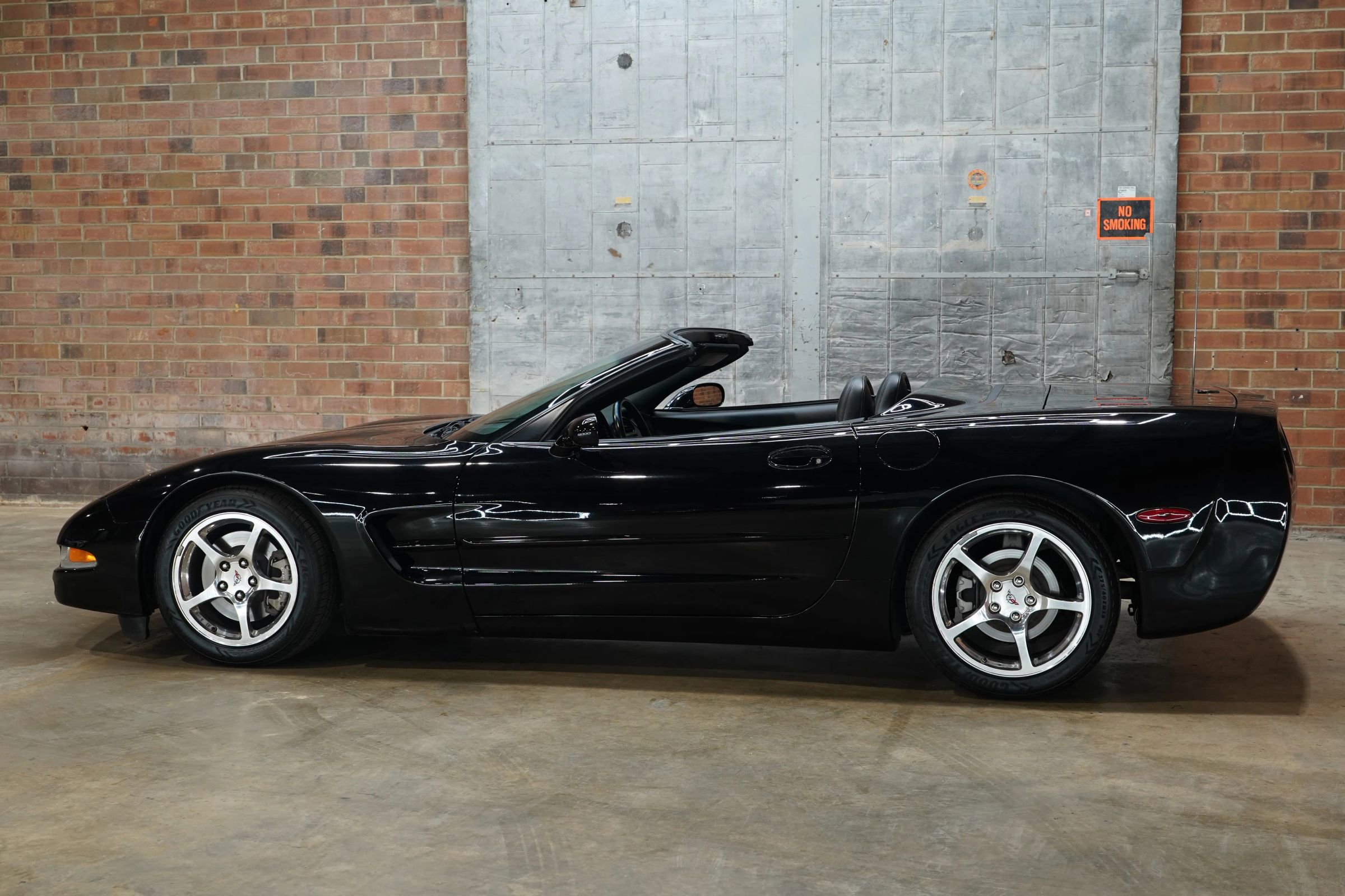 Used 2004 Chevrolet Corvette Convertible w/ Preferred Equipment Group image 11
