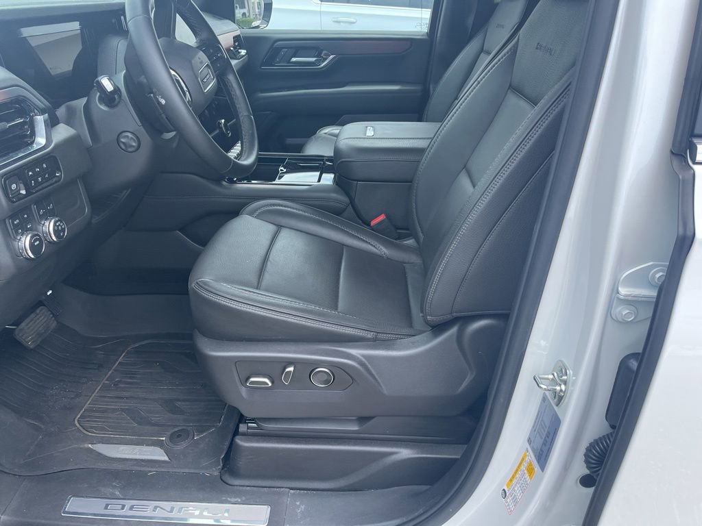Used 2025 GMC Yukon Denali AWD/4WD image 10