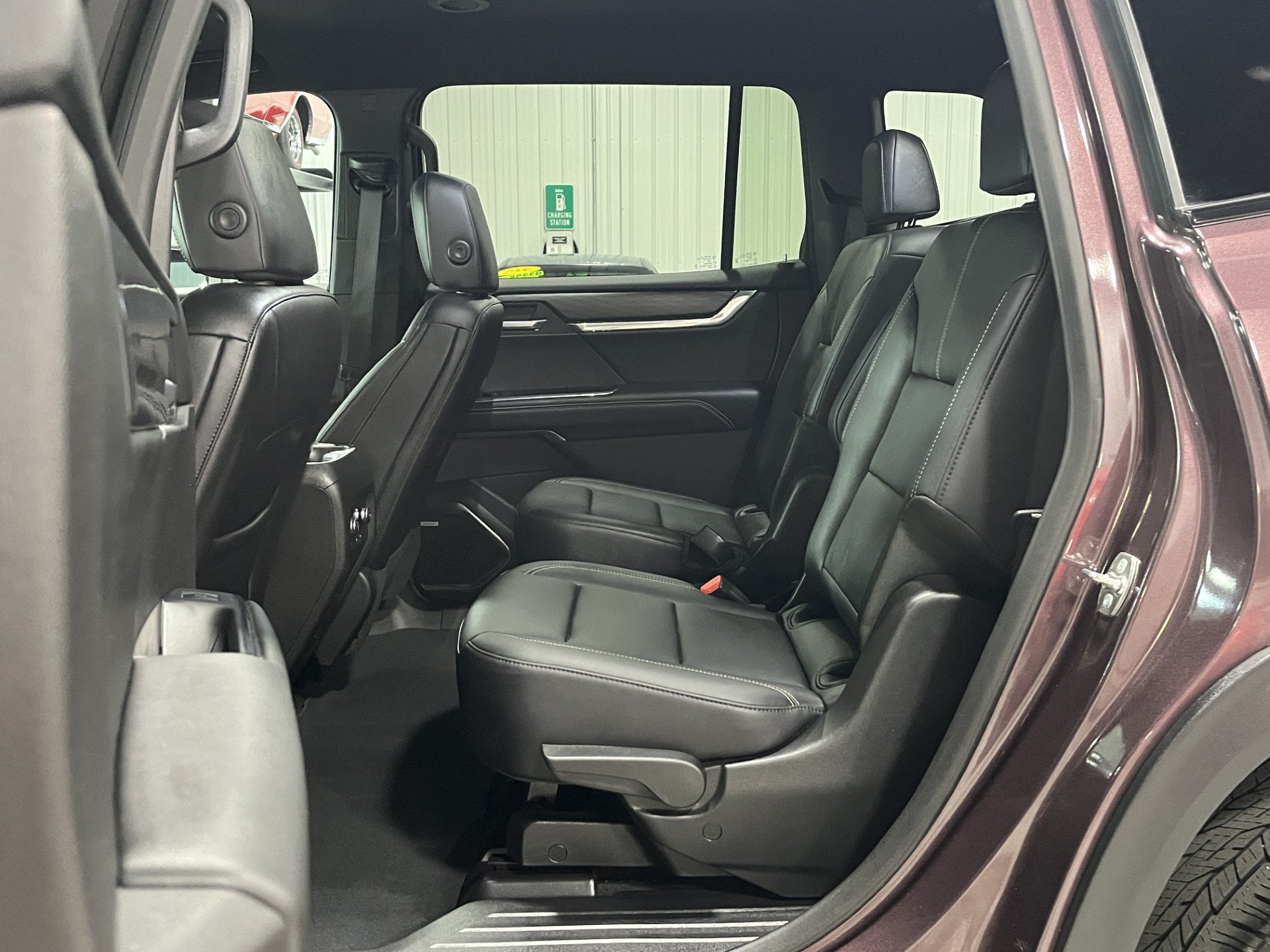 Certified 2025 GMC Acadia Elevation w/ Elevation Premium Package AWD/4WD image 9