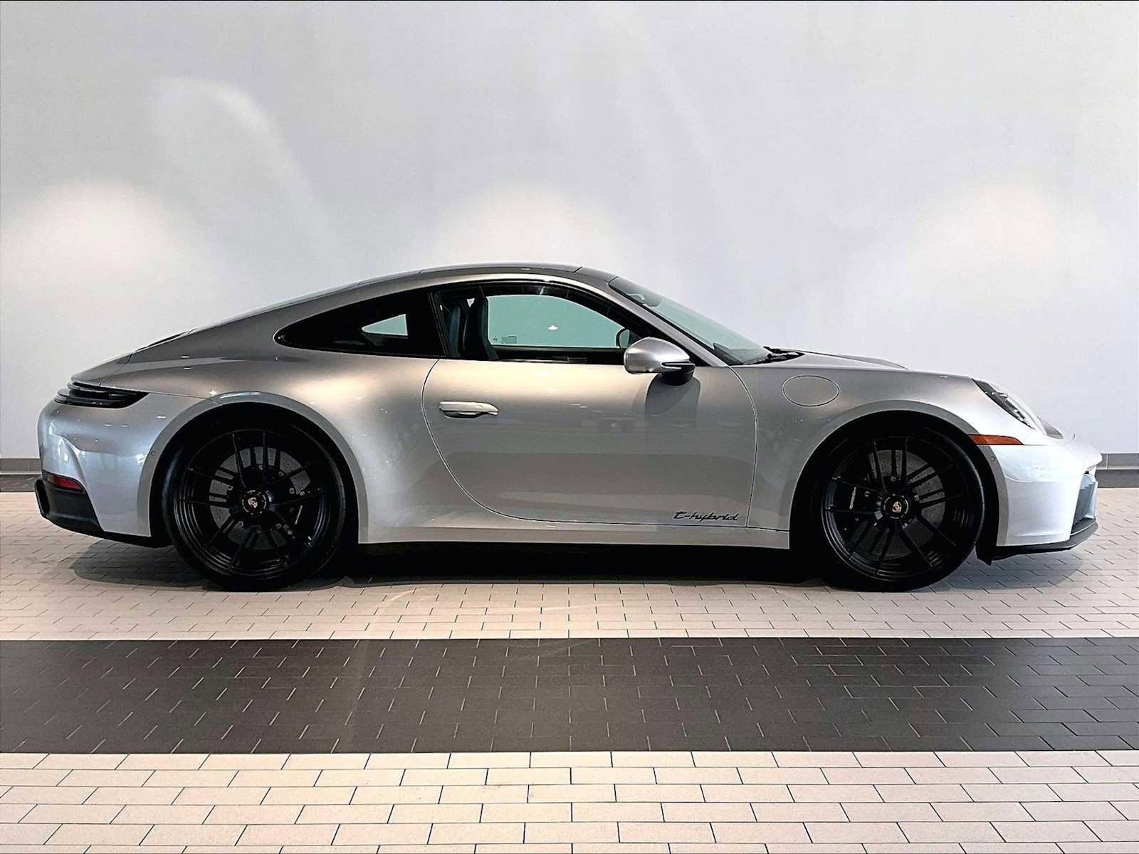 Used 2025 Porsche 911 Carrera 4 GTS image 11