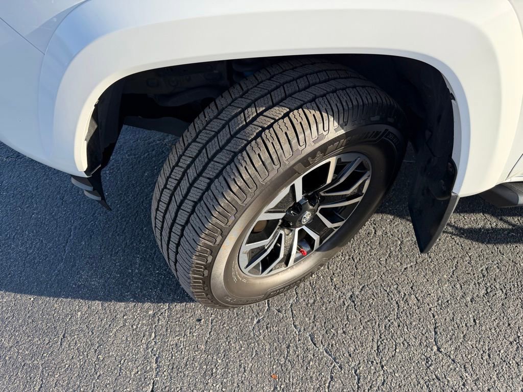 Used 2022 Toyota Tacoma TRD Sport w/ Technology Package image 39