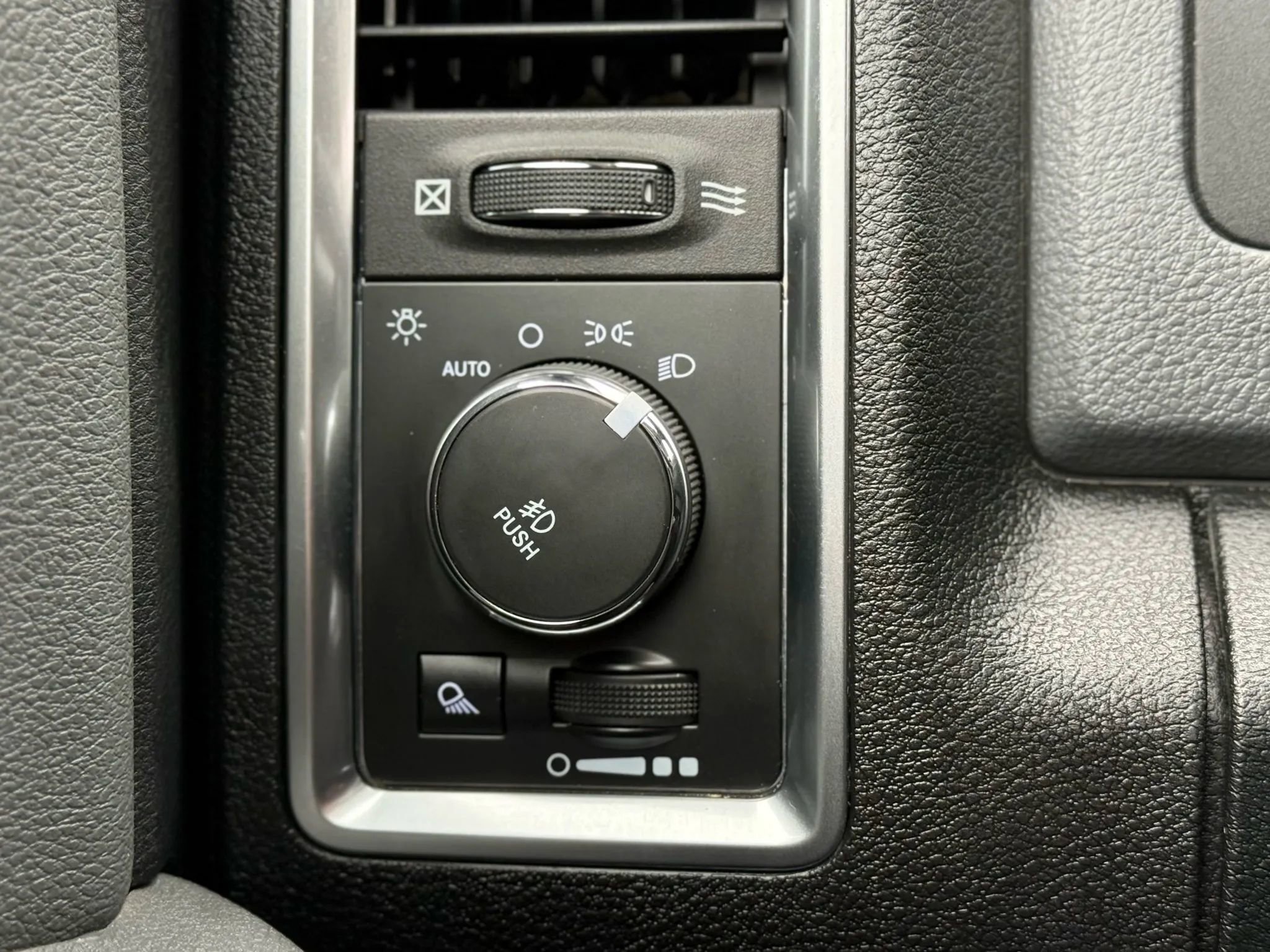 Used 2014 RAM 2500 SLT image 15