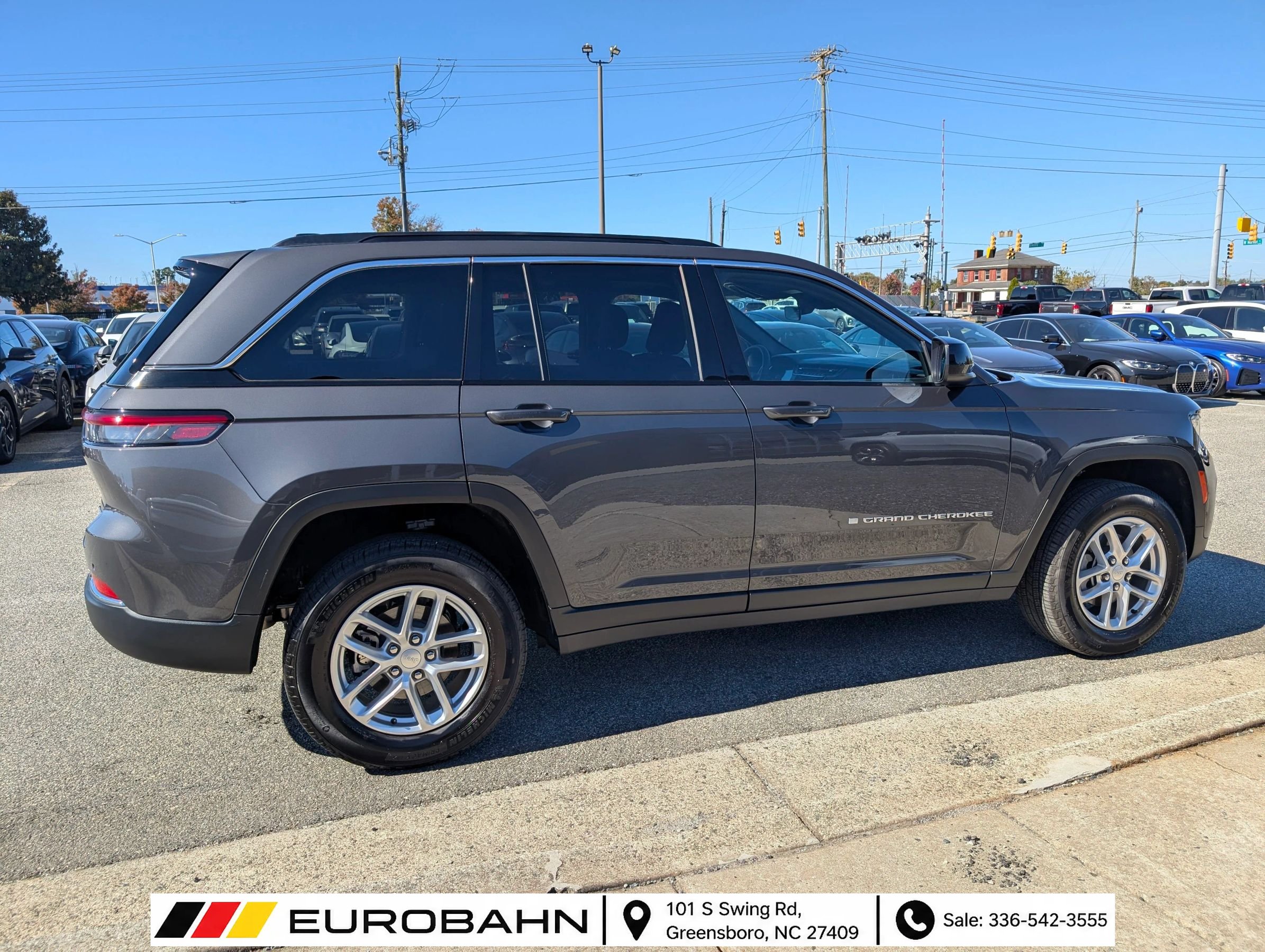 Used 2025 Jeep Grand Cherokee Laredo X AWD/4WD image 32
