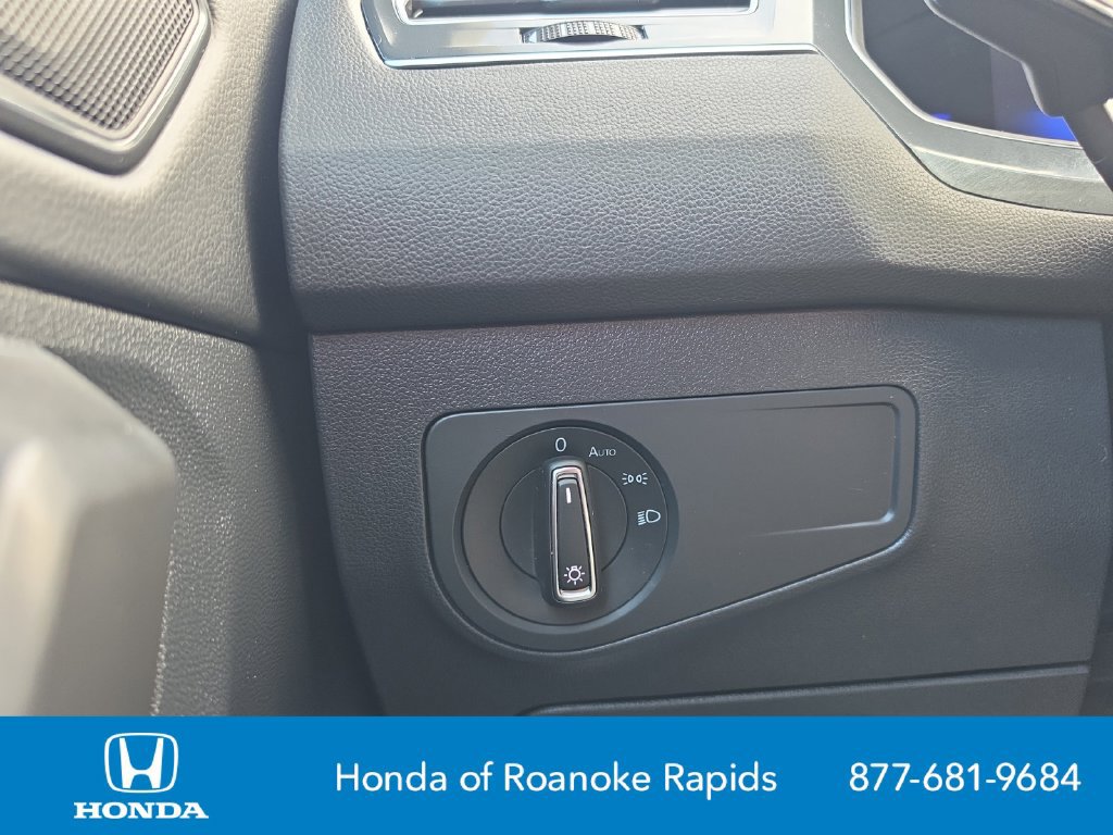 Used 2022 Volkswagen Tiguan SE AWD/4WD image 28