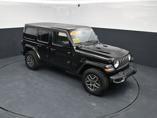 Used 2025 Jeep Wrangler Sahara image 38