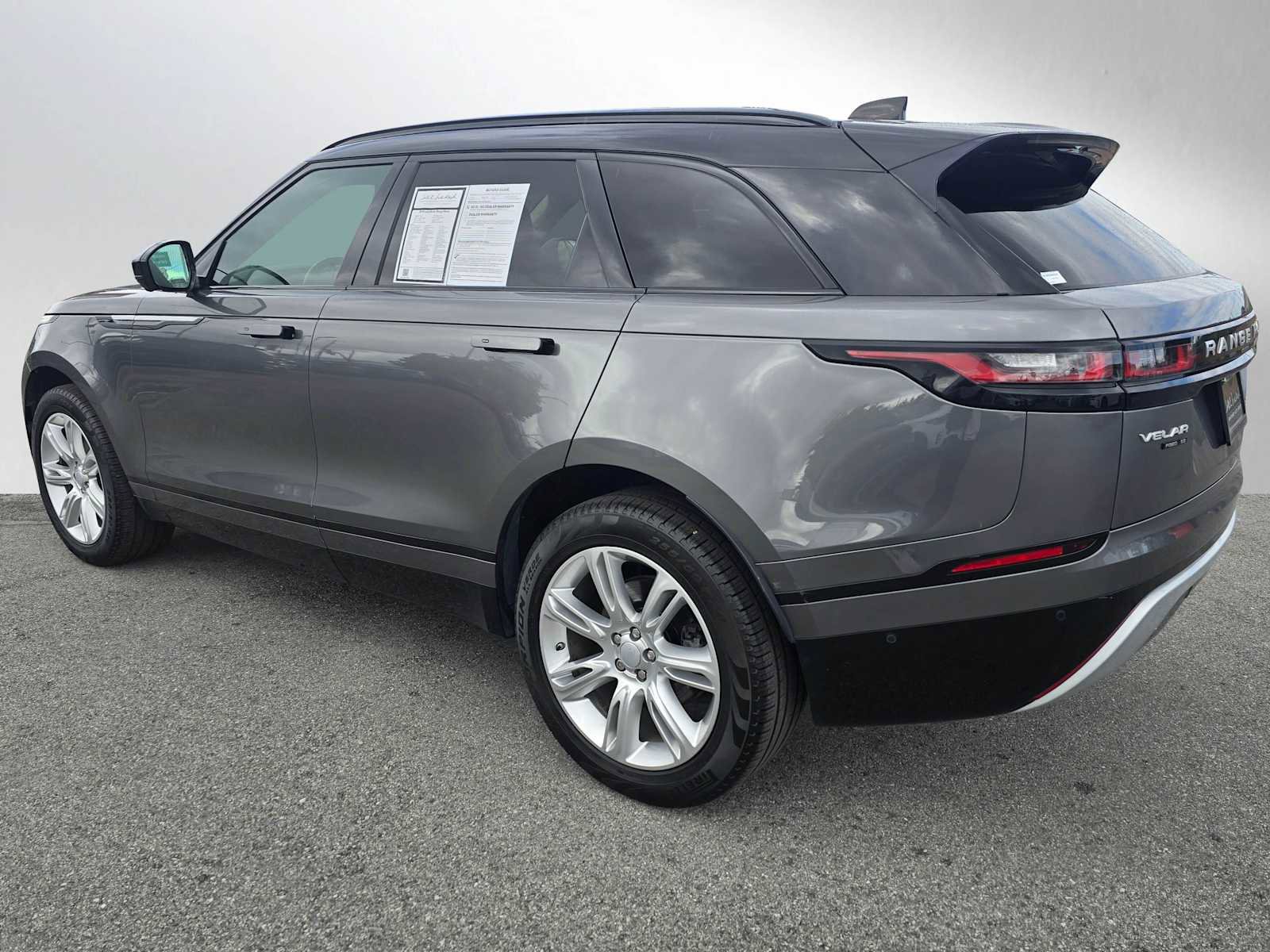 Used 2018 Land Rover Range Rover Velar R-Dynamic SE image 3