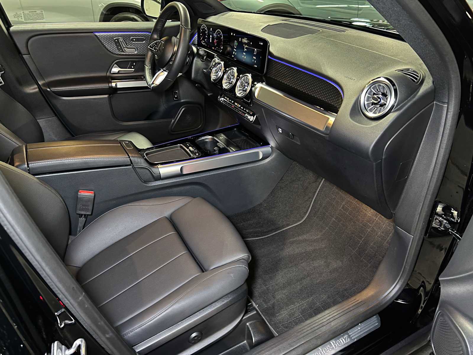 Certified 2025 Mercedes-Benz GLB 250 4MATIC image 11