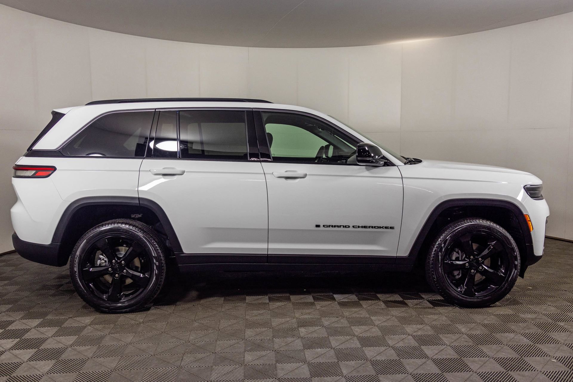 New 2026 Jeep Grand Cherokee Limited image 14