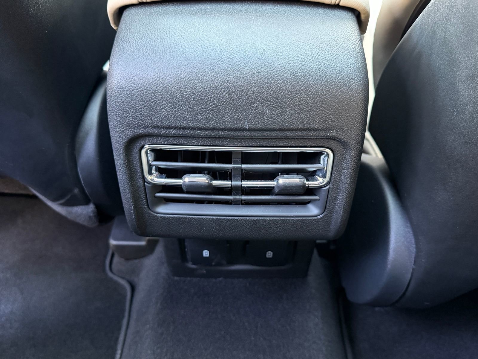 Used 2025 Lincoln Corsair Reserve image 16