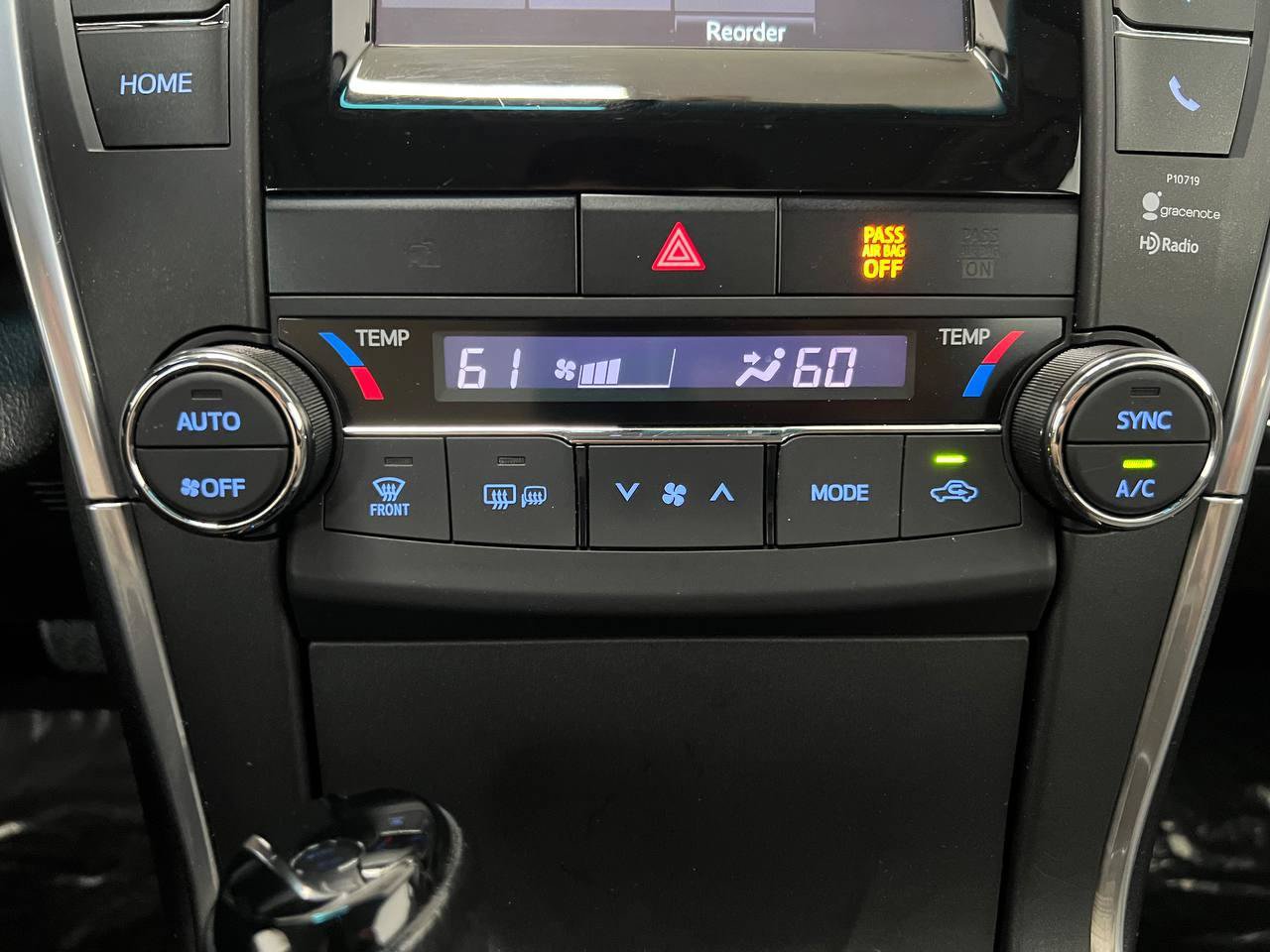Used 2015 Toyota Camry XSE w/ Moonroof Package FWD image 18
