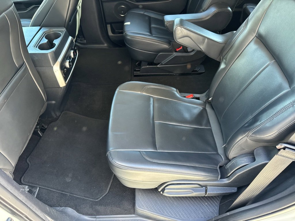 Used 2023 Ford Expedition XLT image 16