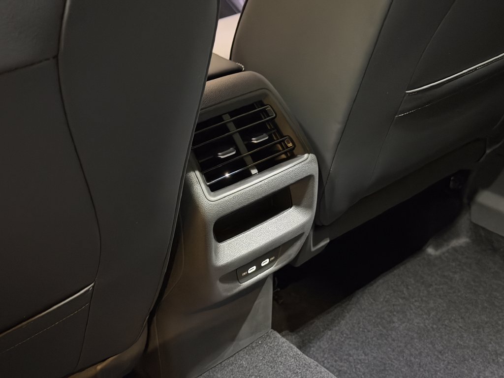 New 2026 Volkswagen Tiguan SE R-Line AWD/4WD image 23